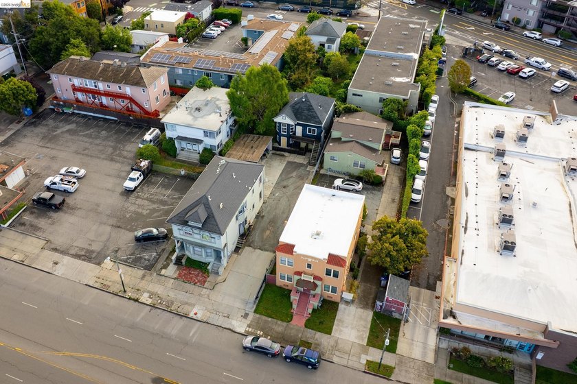 This five-unit multifamily investment opportunity is located in - photo 31