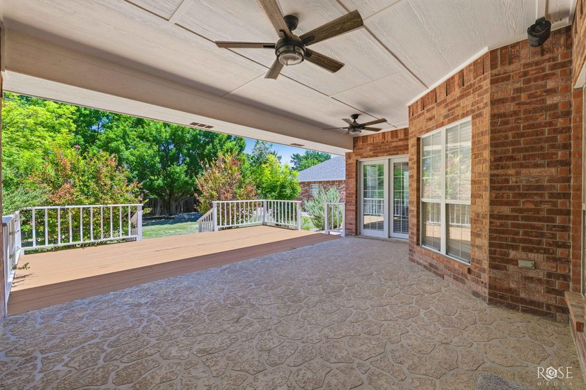This beautiful home offers spacious living with soaring ceilings - photo 31