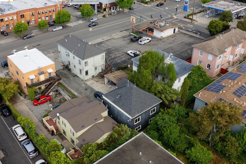 This five-unit multifamily investment opportunity is located in - photo 32