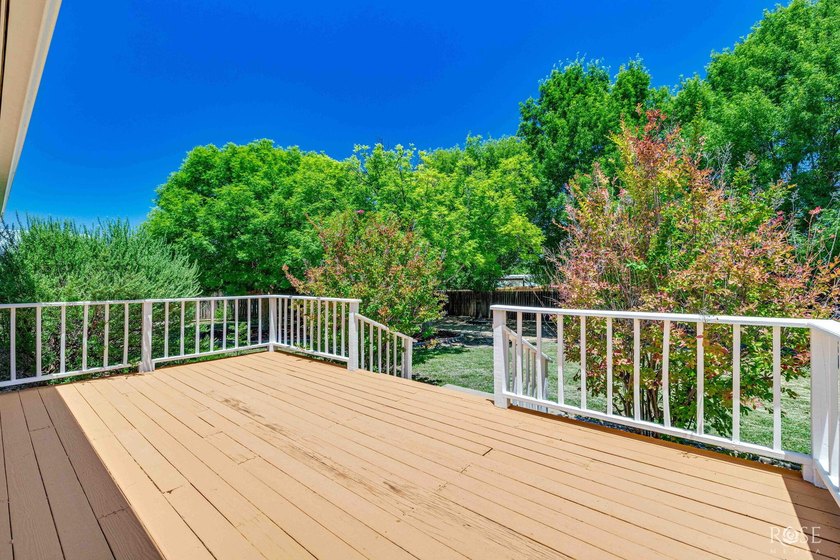 This beautiful home offers spacious living with soaring ceilings - photo 33