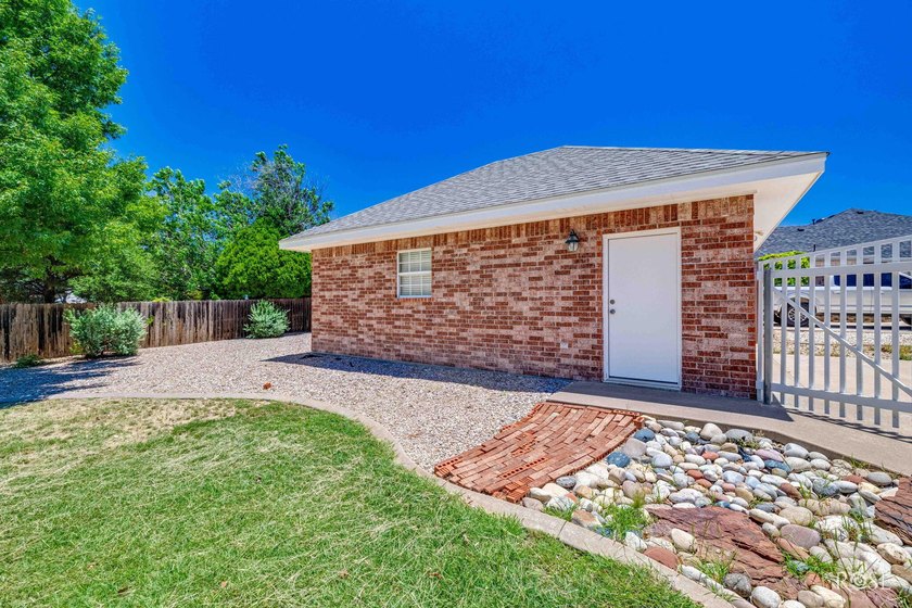This beautiful home offers spacious living with soaring ceilings - photo 39