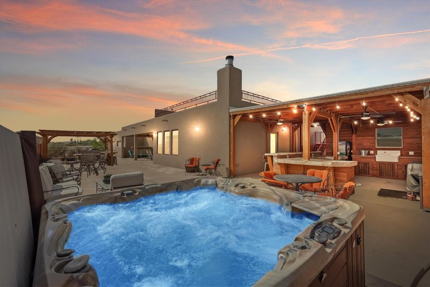 Enjoy space, views, and great entertaining in this 3 BDR, 2 bath - photo 50