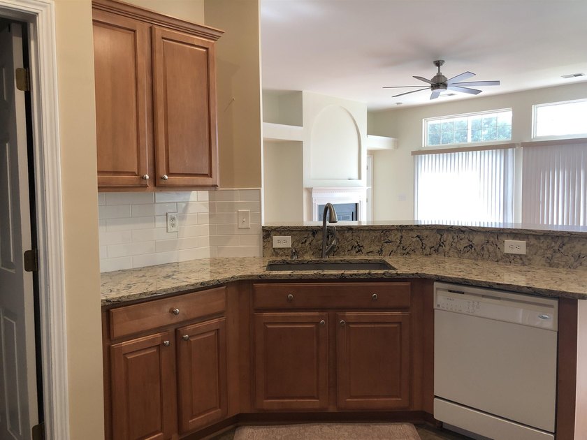 Beautifully updated &amp; well maintained 3-bdrm, 2-bath home on a - photo 9