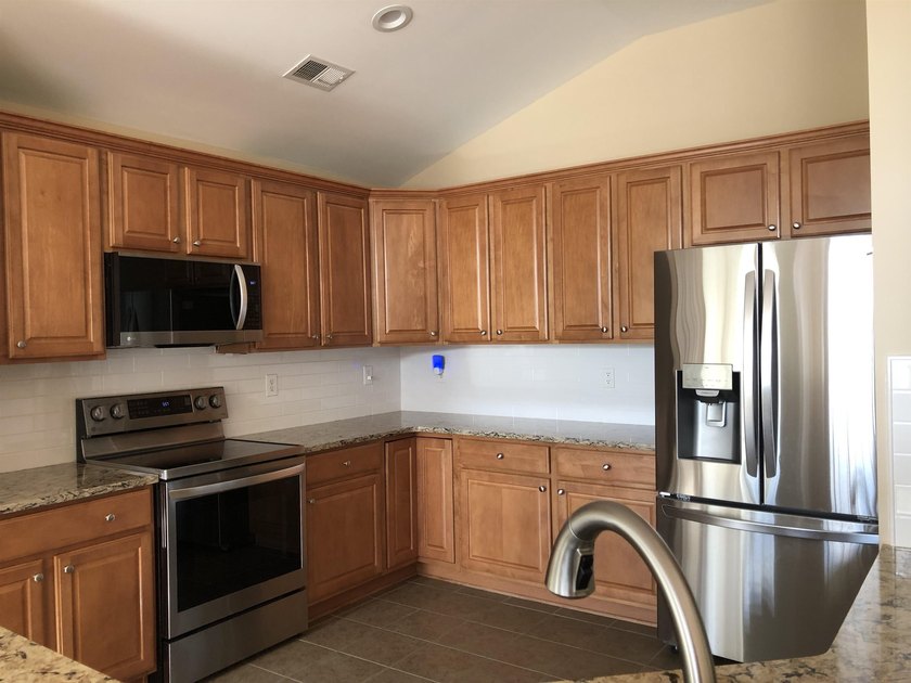 Beautifully updated &amp; well maintained 3-bdrm, 2-bath home on a - photo 10