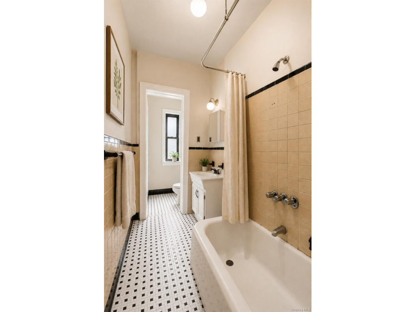 Charm, Convenience, and Community can all be found at 880 W - photo 8
