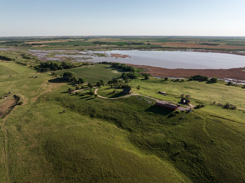 Welcome to the Snow Goose Lodge near Jamestown Wildlife Area and - photo 11