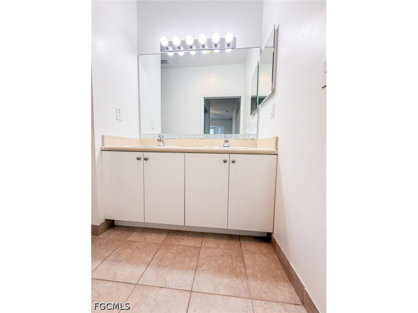 Welcome to this 3-bedroom, 2-bathroom 2nd floor condo located in - photo 14