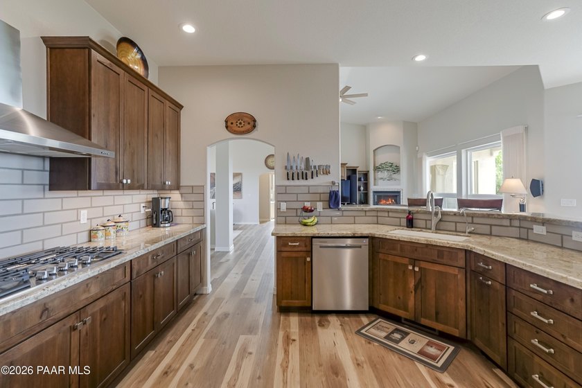 VIEWS of MOUNTAINS &amp; GOLF COURSE! NO HOA! OWNED SOLAR! $203K in - photo 18