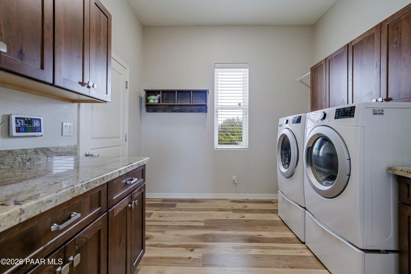 VIEWS of MOUNTAINS &amp; GOLF COURSE! NO HOA! OWNED SOLAR! $203K in - photo 22