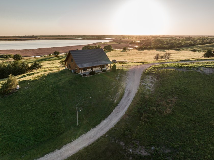 Welcome to the Snow Goose Lodge near Jamestown Wildlife Area and - photo 27