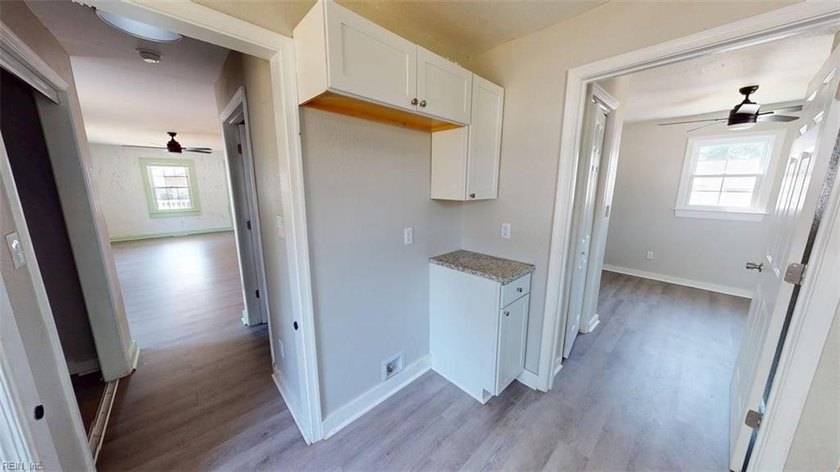 Charming 3-bedroom, 1.5-bath home offering 991 square feet of - photo 11