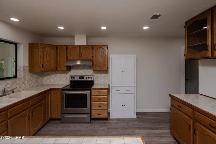 This well maintained home would make a perfect home for first - photo 16