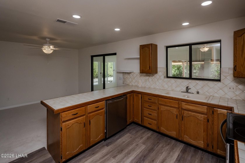 This well maintained home would make a perfect home for first - photo 18