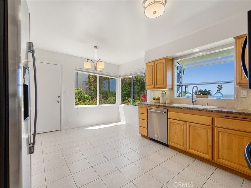 Where Sophisticated Coastal Living Meets Modern Luxury With - photo 4