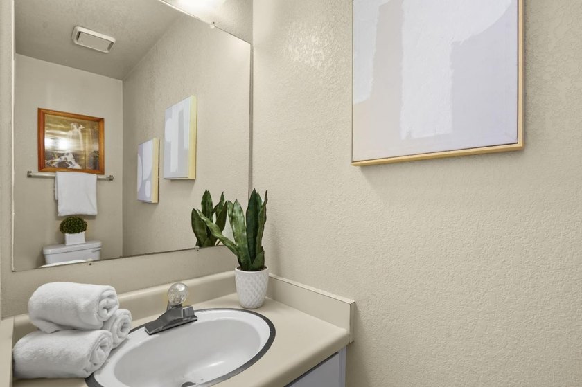 An excellent opportunity for both first-time homebuyers and - photo 17