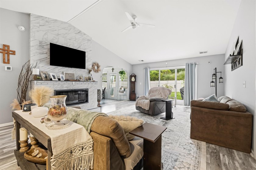 Welcome to 985 Bonita Loop, a beautifully maintained 3-bedroom - photo 8
