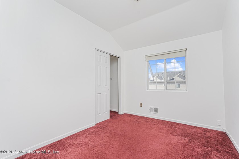 Well-maintained, over 2,000 sq ft detached two-family home - photo 18