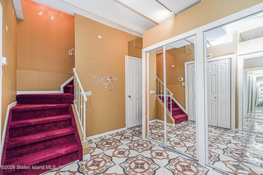 Well-maintained, over 2,000 sq ft detached two-family home - photo 31