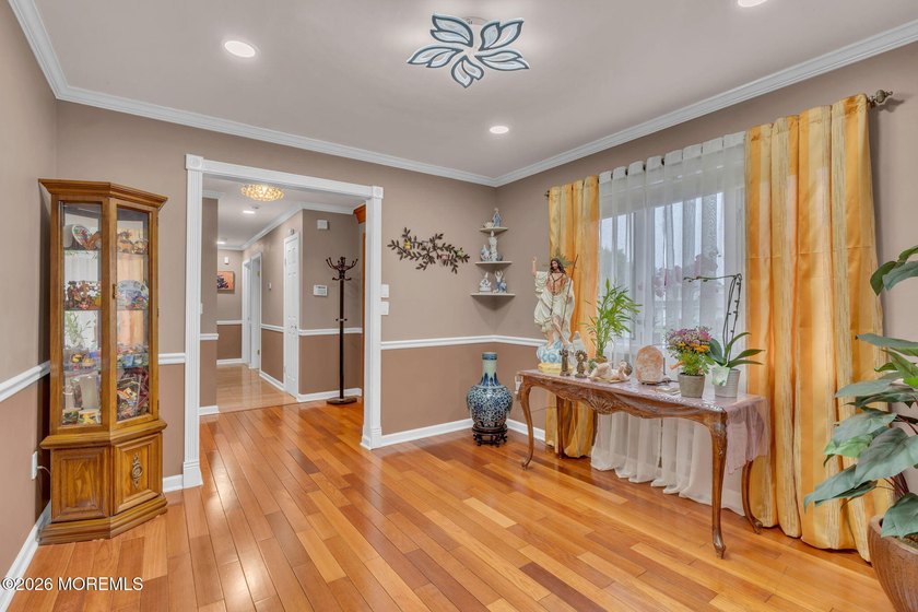 Welcome to this beautifully maintained 3-bedroom, 2.5-bath home - photo 6