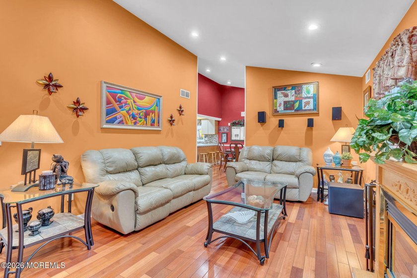 Welcome to this beautifully maintained 3-bedroom, 2.5-bath home - photo 7