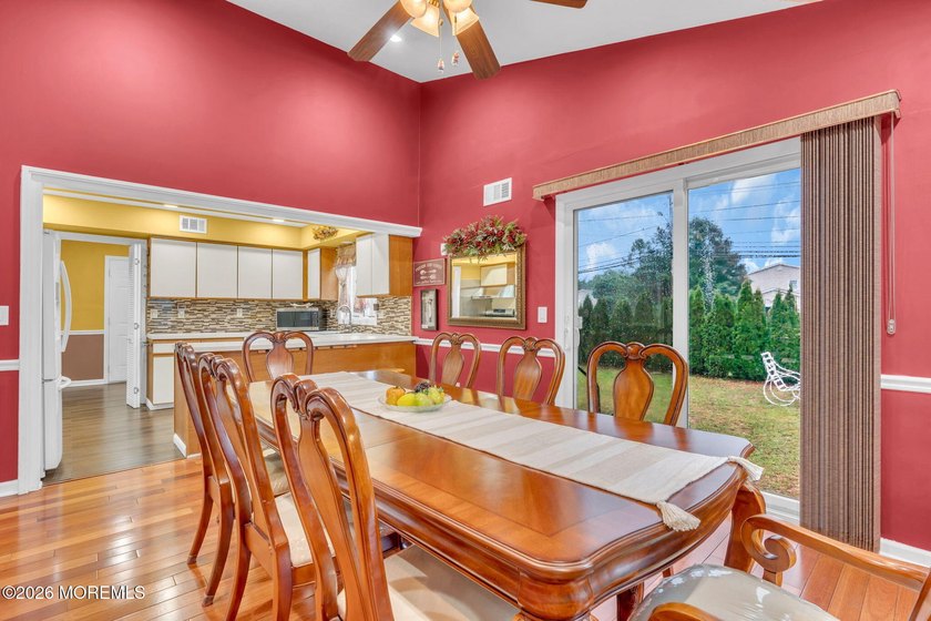 Welcome to this beautifully maintained 3-bedroom, 2.5-bath home - photo 10