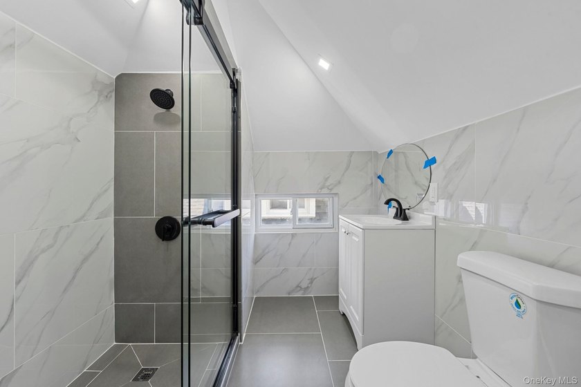 Welcome to this beautifully appointed single-family townhouse - photo 8