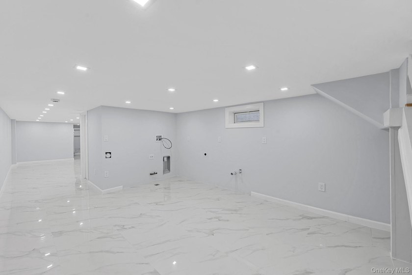 Welcome to this beautifully appointed single-family townhouse - photo 9