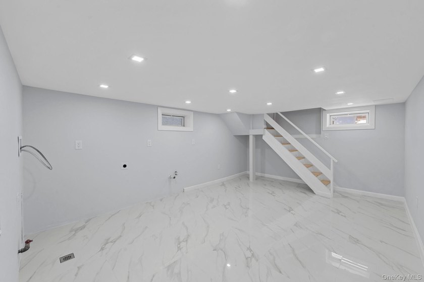 Welcome to this beautifully appointed single-family townhouse - photo 10