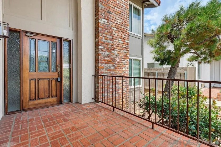 Fabulous Cul-De-Sac street home with over $125,000 in upgrades - photo 3