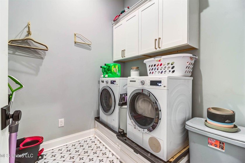 This home was the 2020 St Jude home built by Elliott Homes - photo 28