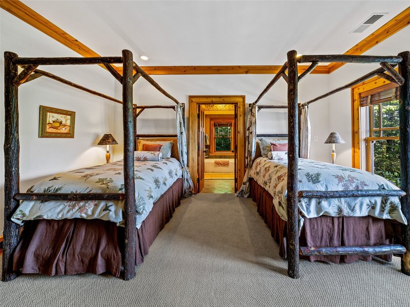 Best Mountain Views in Lake Toxaway! Experience refined mountain - photo 34
