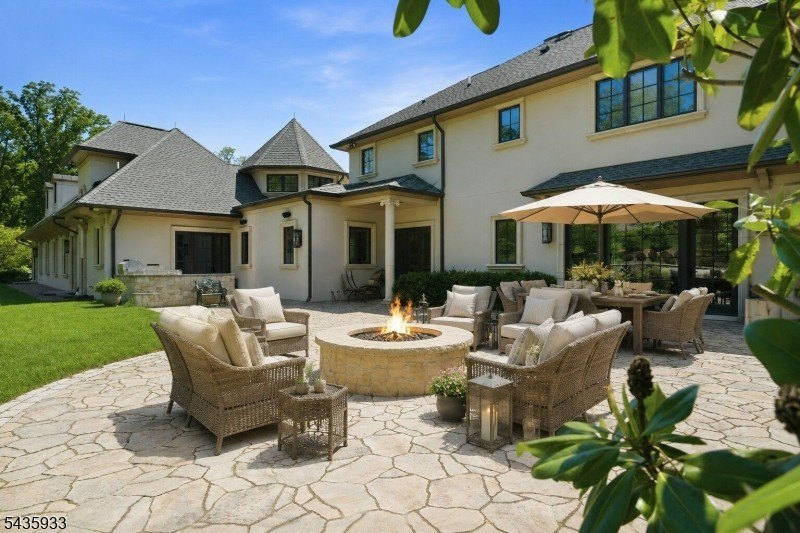 An architectural masterpiece by Jeffrey A. Beer A.I.A., this - photo 47
