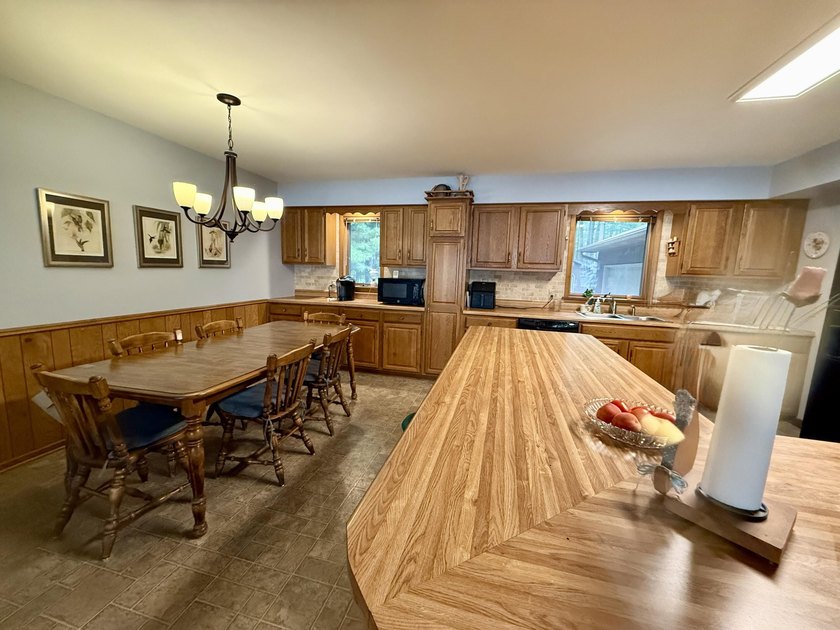 Dreaming of lakefront living? This comfortable ranch home with - photo 12