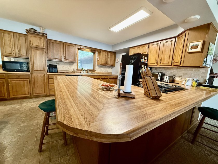 Dreaming of lakefront living? This comfortable ranch home with - photo 13