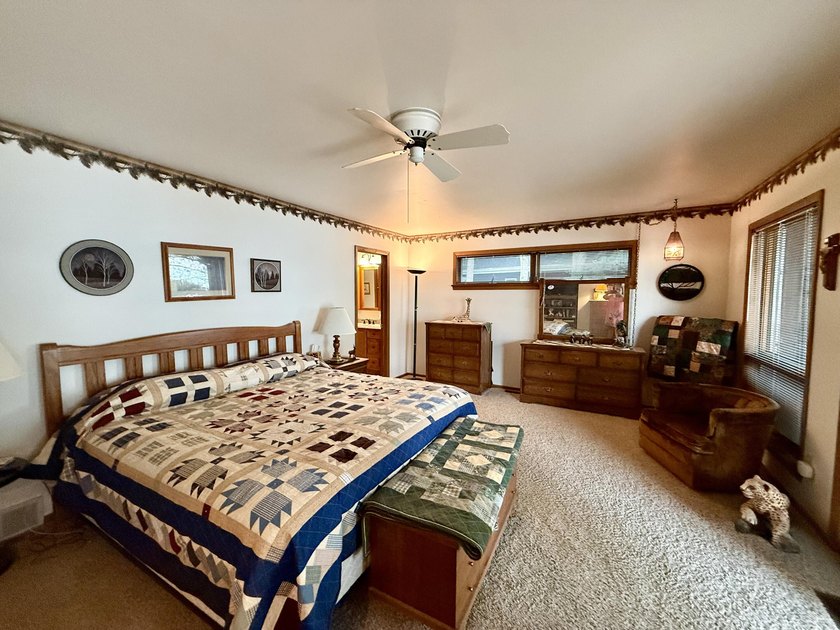 Dreaming of lakefront living? This comfortable ranch home with - photo 20