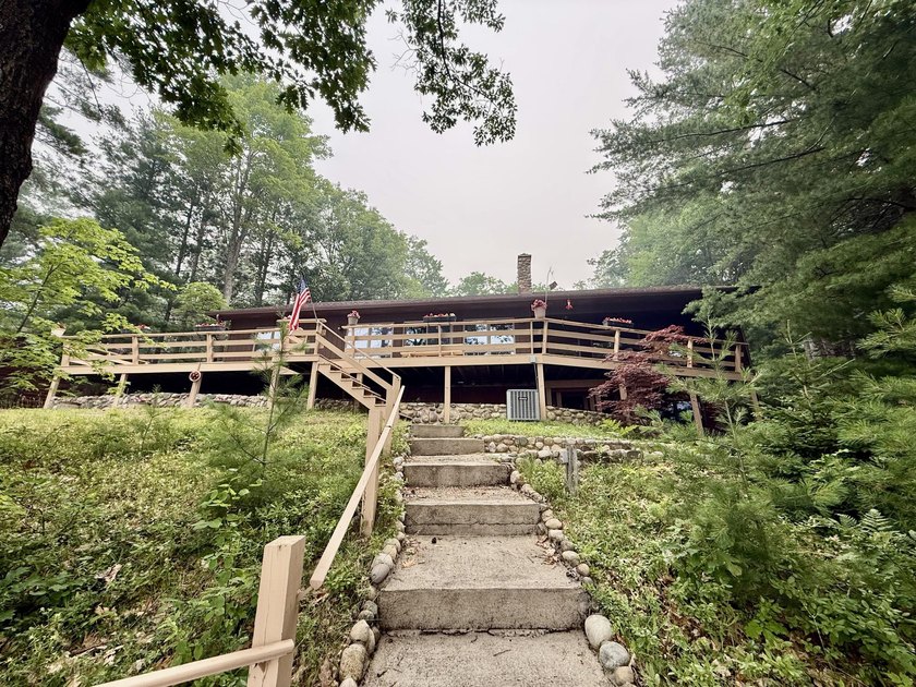 Dreaming of lakefront living? This comfortable ranch home with - photo 48