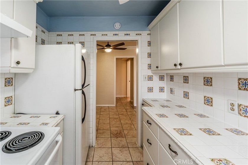 Welcome Home to 100 Cerritos Ave, where retro charm and Long - photo 12