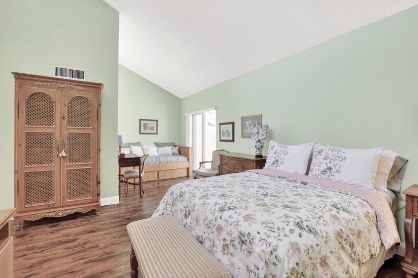 Stunning Boca Raton townhome offering exceptional space &amp; value - photo 12