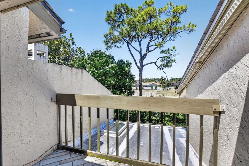 Stunning Boca Raton townhome offering exceptional space &amp; value - photo 15