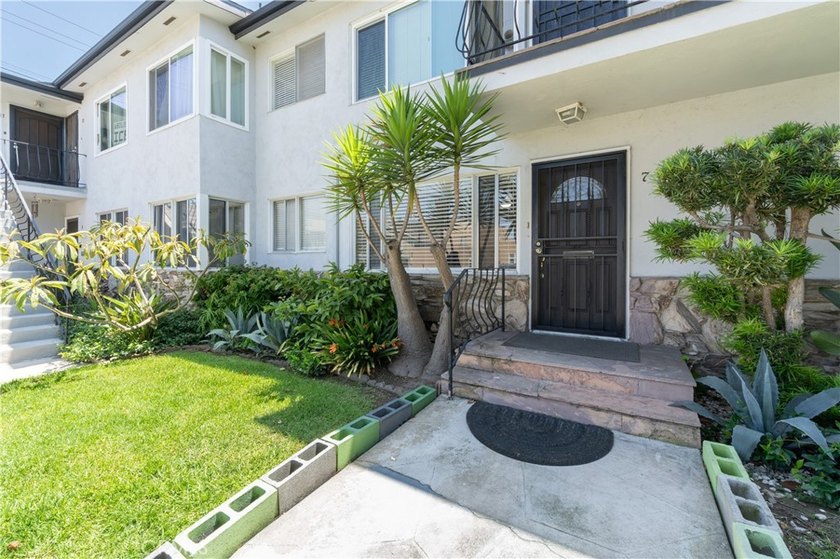Welcome Home to 100 Cerritos Ave, where retro charm and Long - photo 22