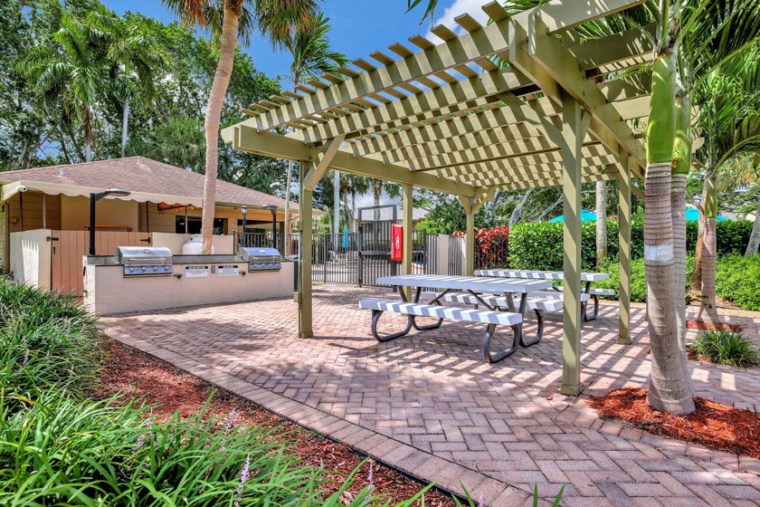 Stunning Boca Raton townhome offering exceptional space &amp; value - photo 23