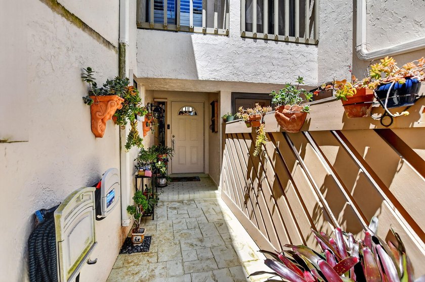 Stunning Boca Raton townhome offering exceptional space &amp; value - photo 29