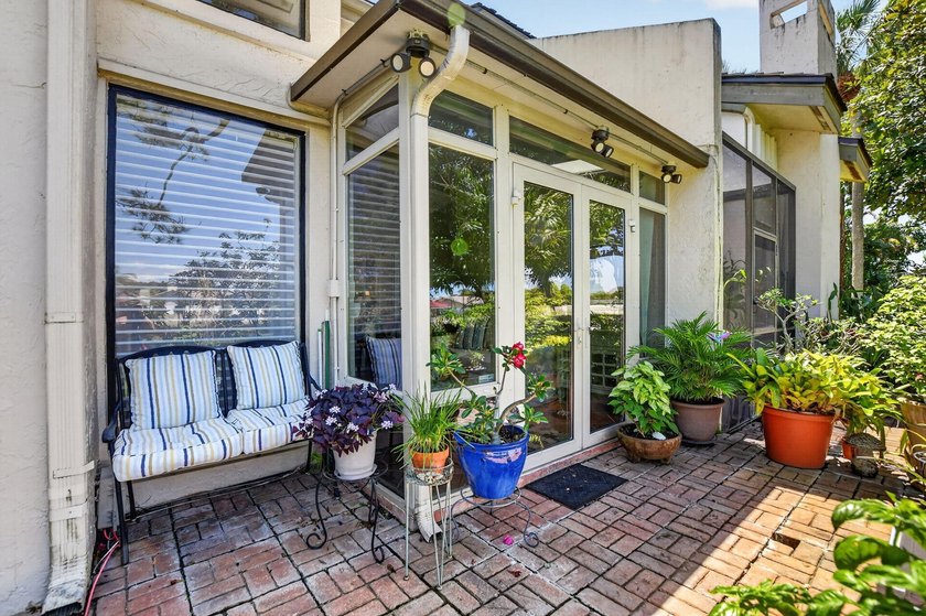 Stunning Boca Raton townhome offering exceptional space &amp; value - photo 48