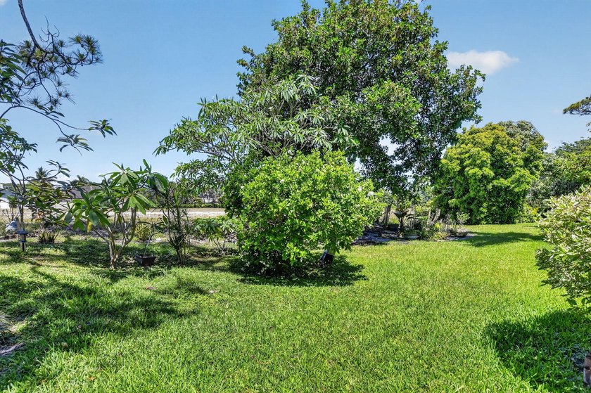 Stunning Boca Raton townhome offering exceptional space &amp; value - photo 49