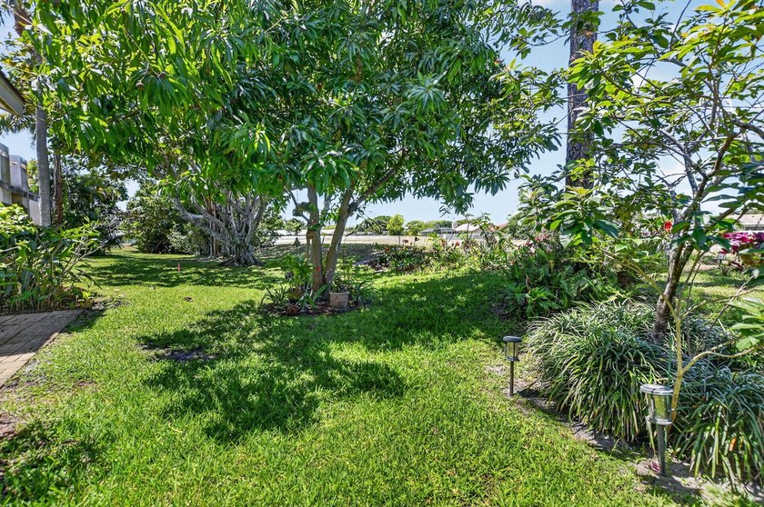 Stunning Boca Raton townhome offering exceptional space &amp; value - photo 50