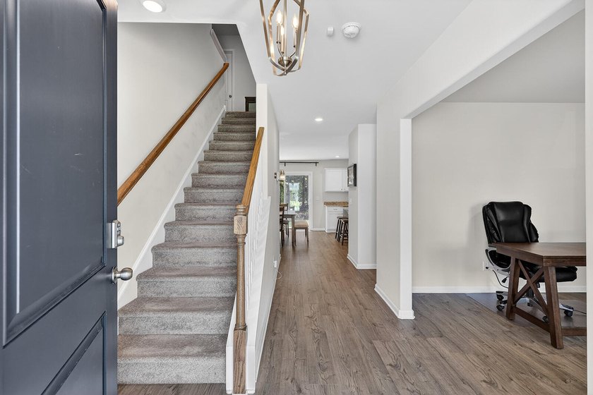 Seller offering $5K towards closing costs! Check out this - photo 5