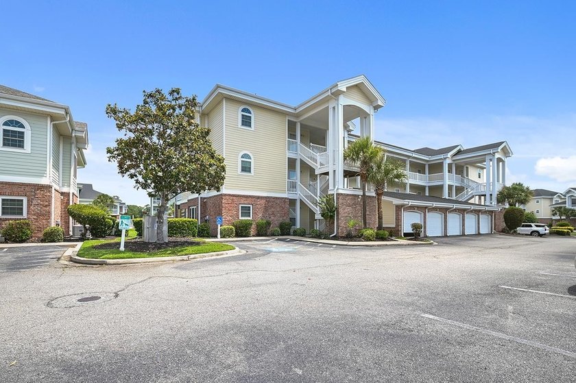 Welcome to this beautifully maintained 2-bedroom, 2-bathroom - photo 2