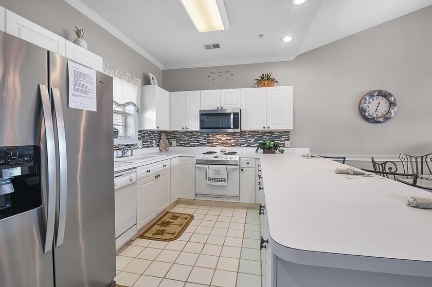 Welcome to this beautifully maintained 2-bedroom, 2-bathroom - photo 7