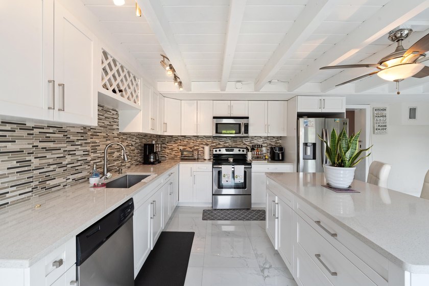 Welcome to your dream home near beautiful Lake Osborne! This - photo 6