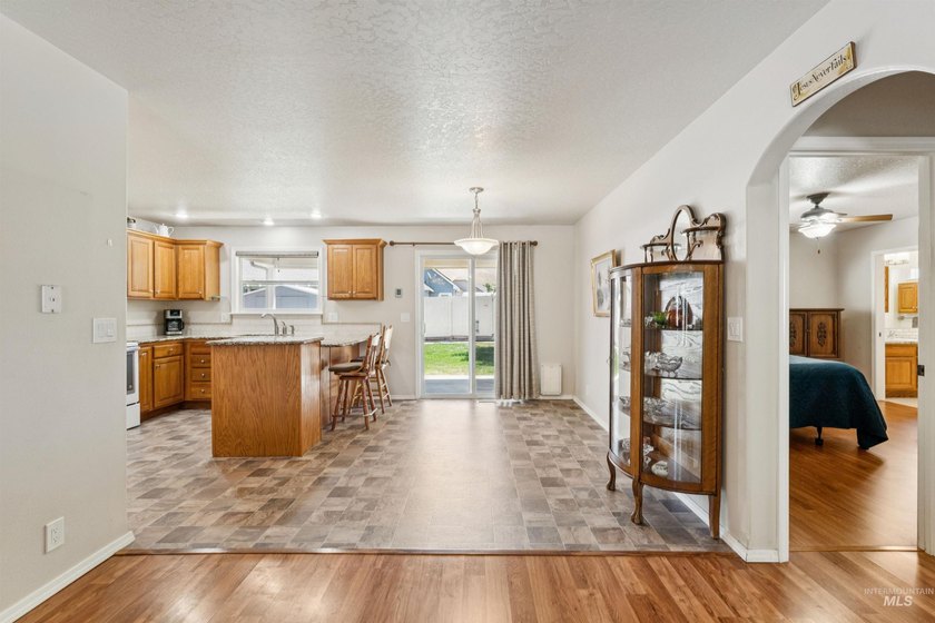 Welcome to this beautifully maintained 3-bedroom, 2-bath - photo 17